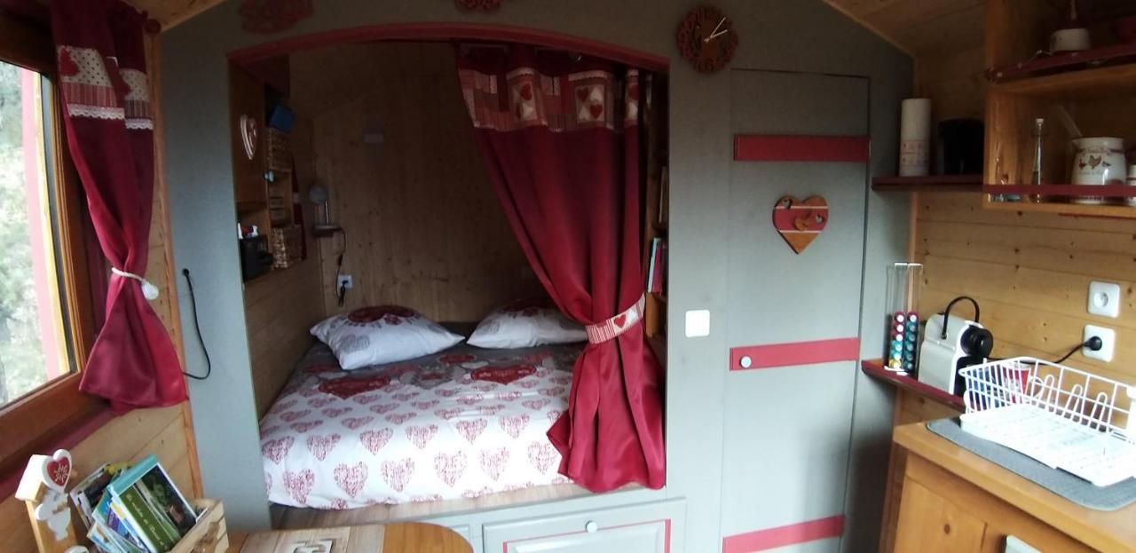 Roulotte Romantique Chauffee En Cevennes Monteils  Εξωτερικό φωτογραφία